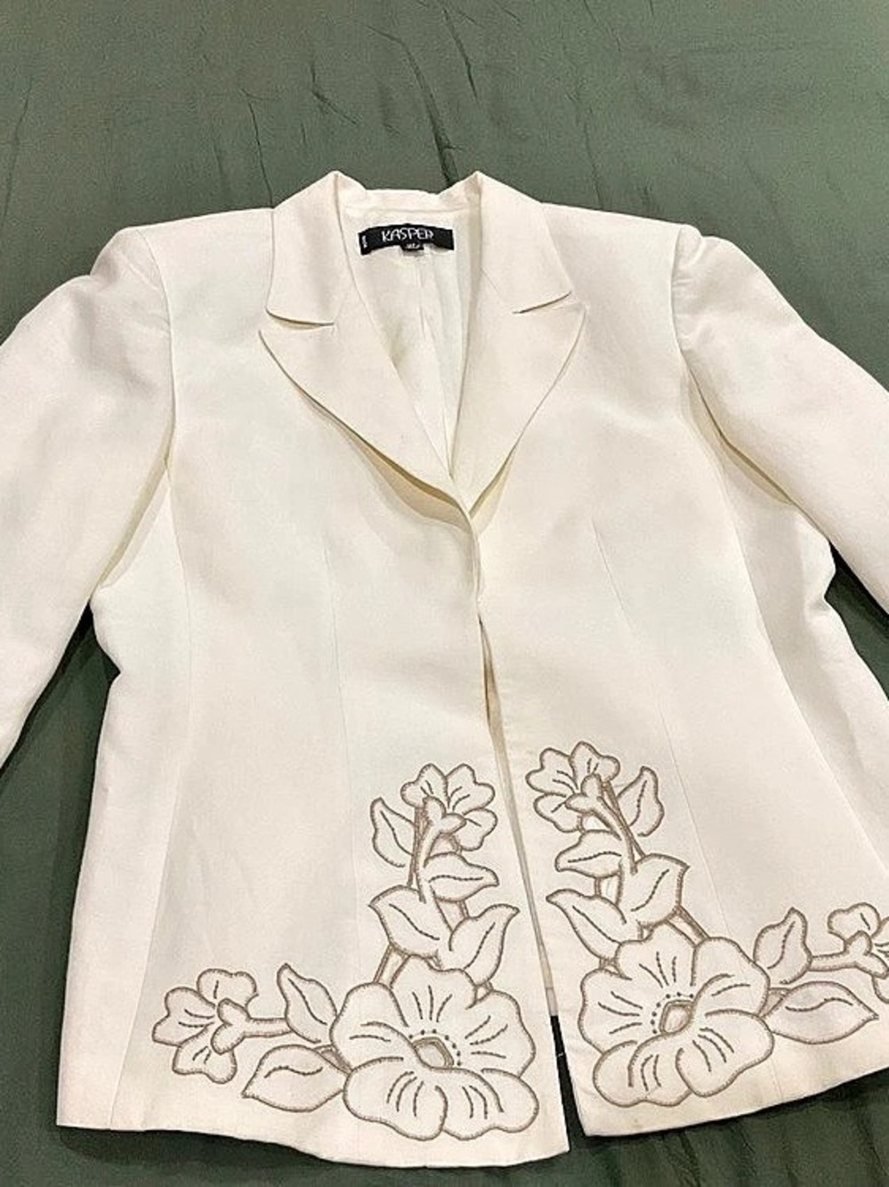 Kasper Floral Embroidered Blazer in Off White Like New